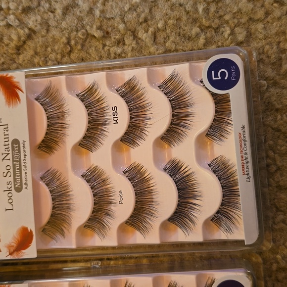Bundle of Kiss lashes - Picture 3 of 5